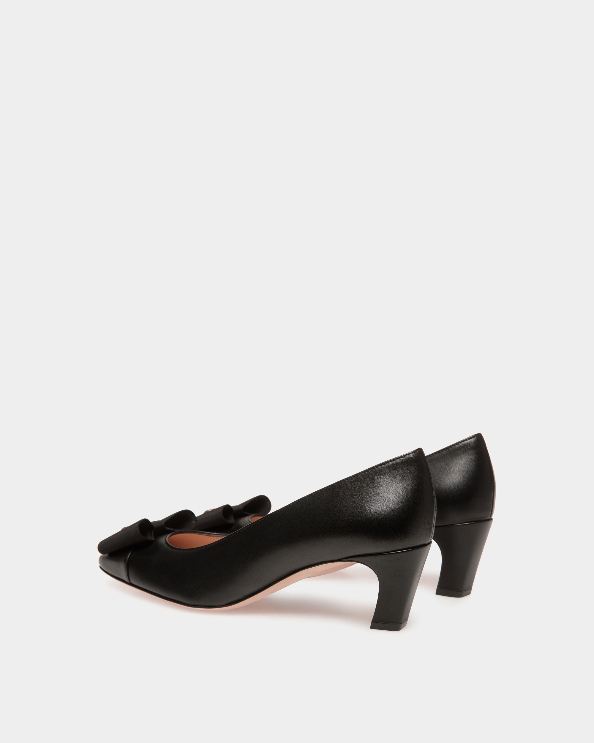 B-Bow Pump in Black Leather - Femme - Bally - 03