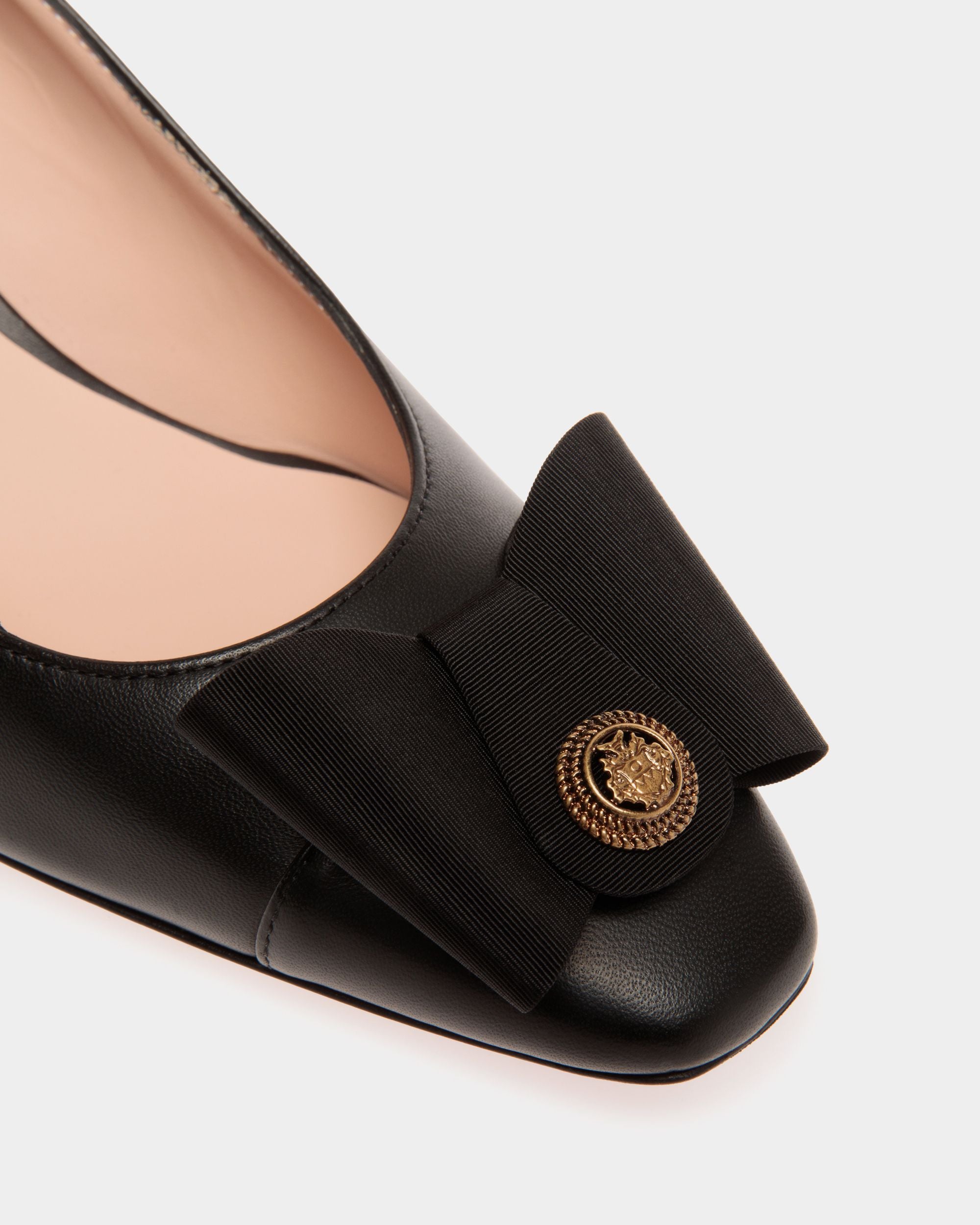 B-Bow Pump in Black Leather - Femme - Bally - 05