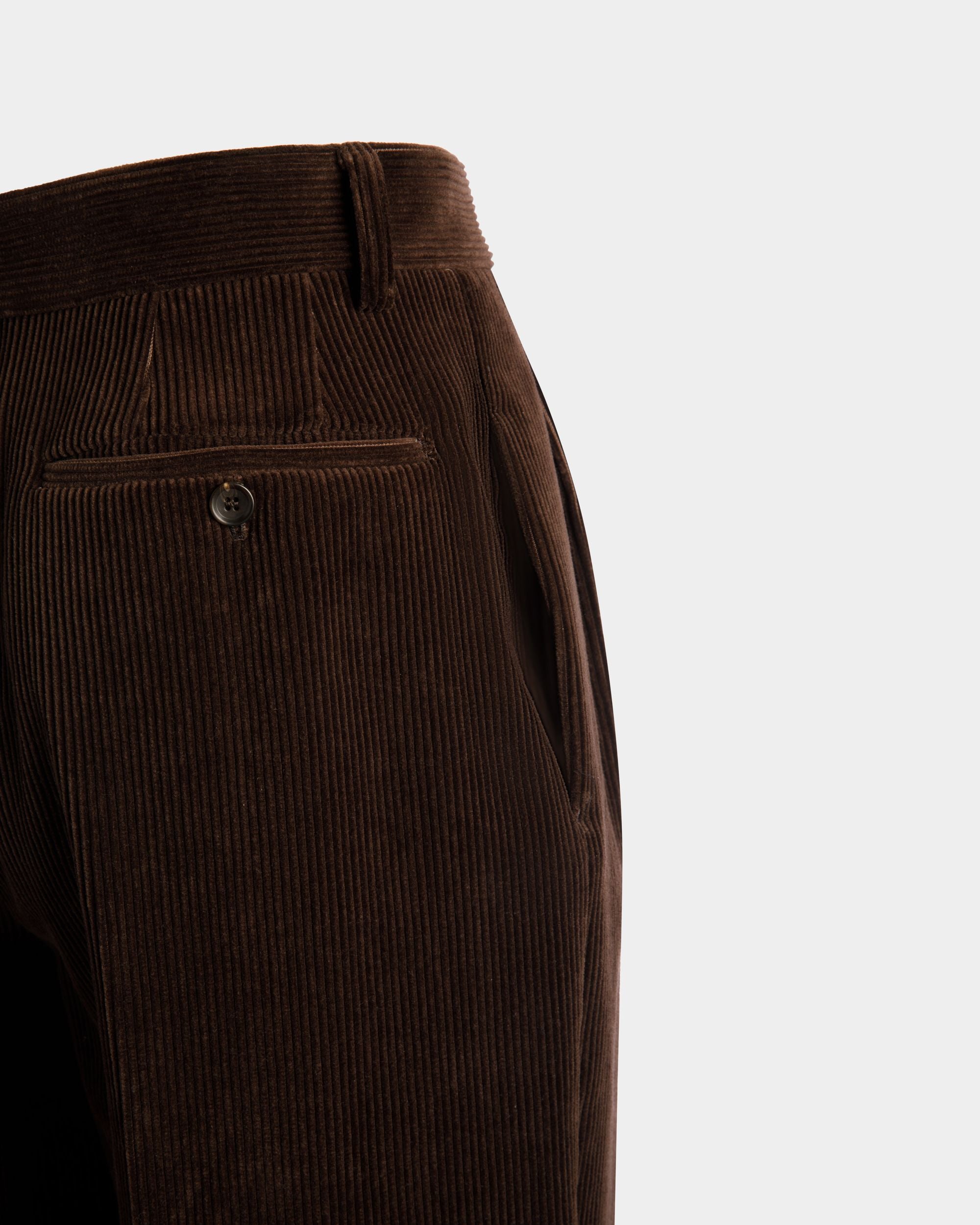 Pantalón Con Pinzas De La Cápsula Winter De Pana Ébano - Mujer - Bally - 04